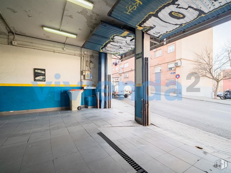 Local en venta en Calle Sandalio López, Fuencarral - El Pardo, Madrid, 28034 con rueda, neumático, edificio, coche, vehículo, planta, suelos, iluminación del automóvil, superficie de la carretera y árbol alrededor