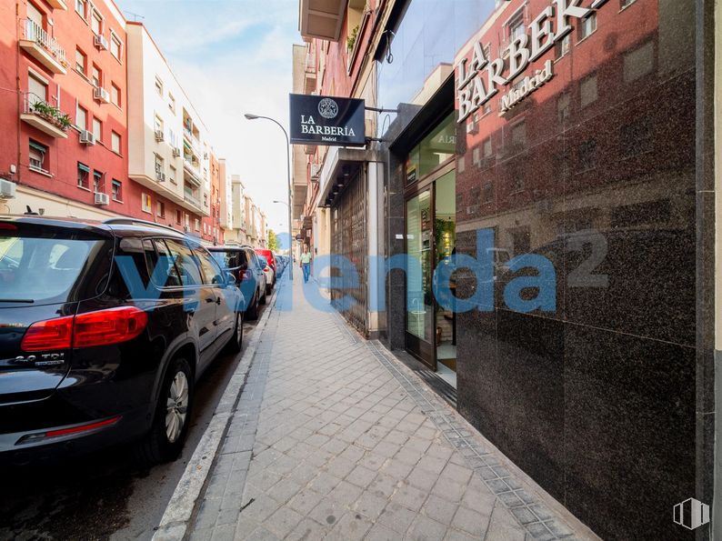 Local en alquiler en Zona Concepción, Ciudad Lineal, Madrid, 28027 con coche, neumático, rueda, edificio, vehículo, iluminación del automóvil, matrícula del vehículo, ventana, diseño automovilístico y vehículo de motor alrededor