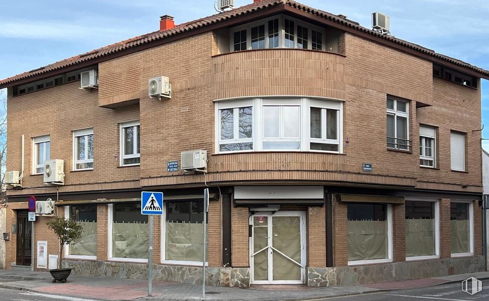 Retail for rent at Zona centro, Ciempozuelos, Madrid, 28350 with window, door, road surface, facade, town, street, urban design, composite material, sidewalk and mixed-use around