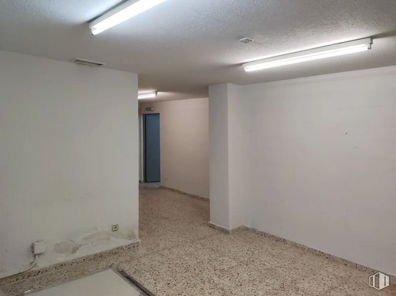 Local en alquiler en Plaza Blimea, 1, Rivas-Vaciamadrid, Madrid, 28529 con alumbrado, pavimento, madera, pasillo, piso, edificio, sombra, madera, techo y pintura alrededor