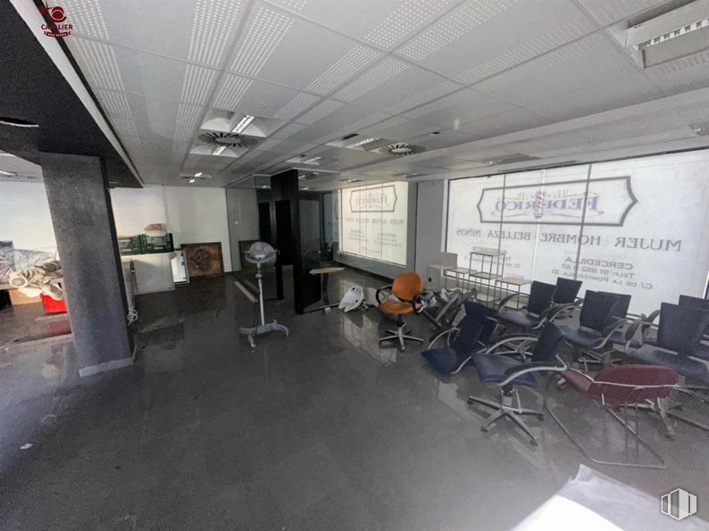 Retail for rent at Zona centro, Guadarrama, Madrid, 28440 with chair, building, office chair, interior design, flooring, ceiling, city, event, hall and room around