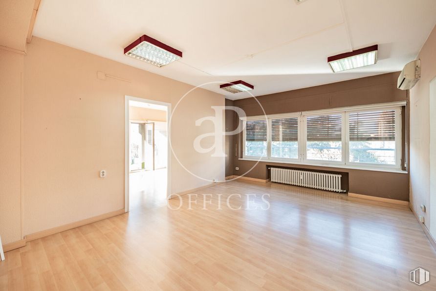 Oficina en alquiler en Paseo Castellana, Chamartín, Madrid, 28046 con alumbrado, persiana de la ventana, ventana, hall, madera, accesorio, edificio, suelo, suelos y madera dura alrededor