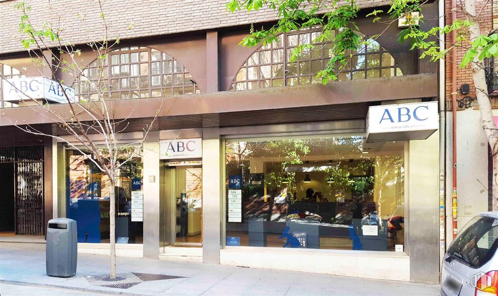 Local en alquiler en Calle Padilla, 6, Salamanca, Madrid, 28006 con coche, sombra, fachada, inmobiliario, edificio comercial, planta, ciudad, venta al por menor, ocio y uso mixto alrededor