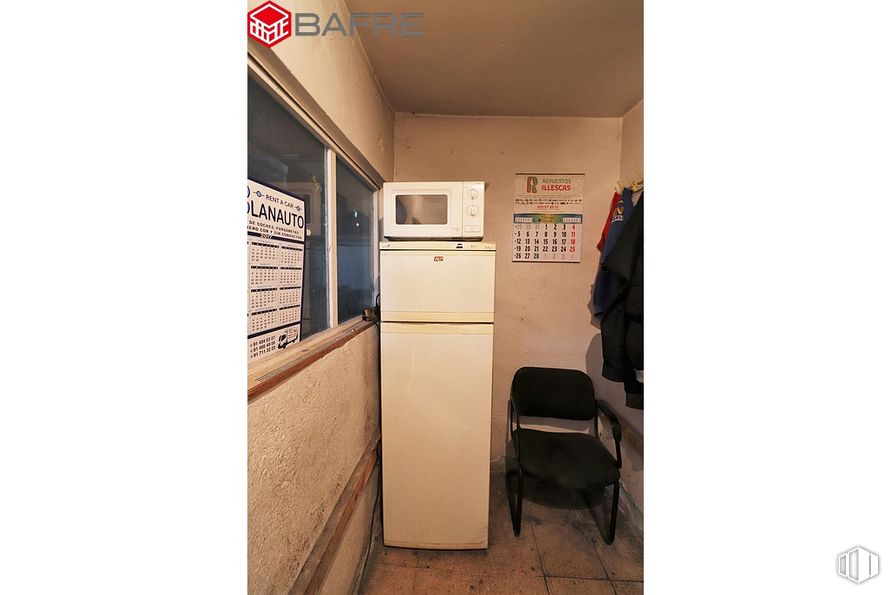 Local en venta en Calle Juan Francisco, Carabanchel, Madrid, 28025 con refrigerador, silla, persona, horno microondas, electrodoméstico, fuente, máquina, suelo, madera y seguridad alrededor