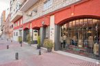 Retail for sale at Paseo Imperial, Arganzuela, Madrid, 28005 with window, houseplant, door, apartment, sidewalk, concrete, brick, awning and flowerpot around