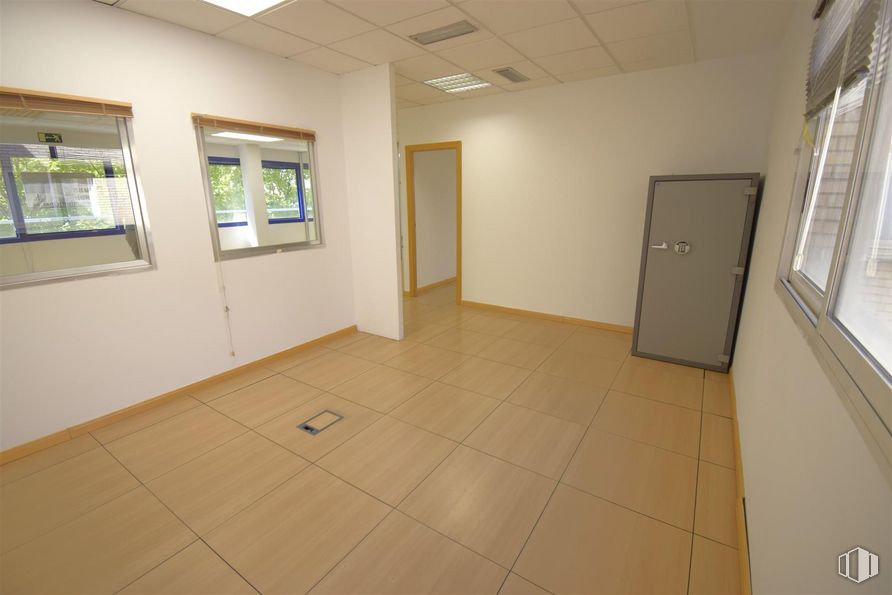 Oficina en venta en Calle Perú, Las Rozas de Madrid, Madrid, 28290 con ventana, puerta, accesorio, suelos, suelo, madera, hall, techo, evento y arte alrededor