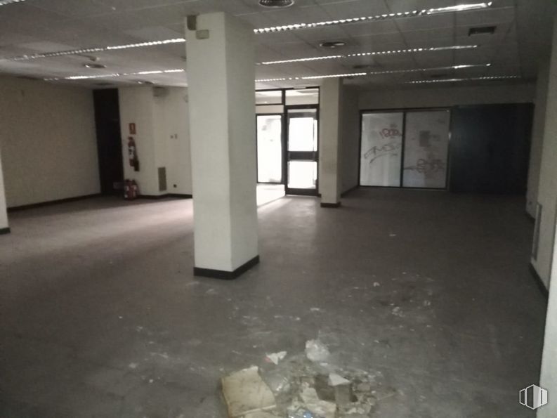 Local en venta en Calle Chimbo, Carabanchel, Madrid, 28025 con accesorio, pavimento, piso, edificio, pasillo, material compuesto, hormigón, evento, techo y material de construcción alrededor