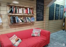 Retail for rent at Calle Ruda, Centro, Madrid, 28005 with couch, throw pillow, pillow, bookcase, furniture, interior design, shelving, shelf, flooring and floor around