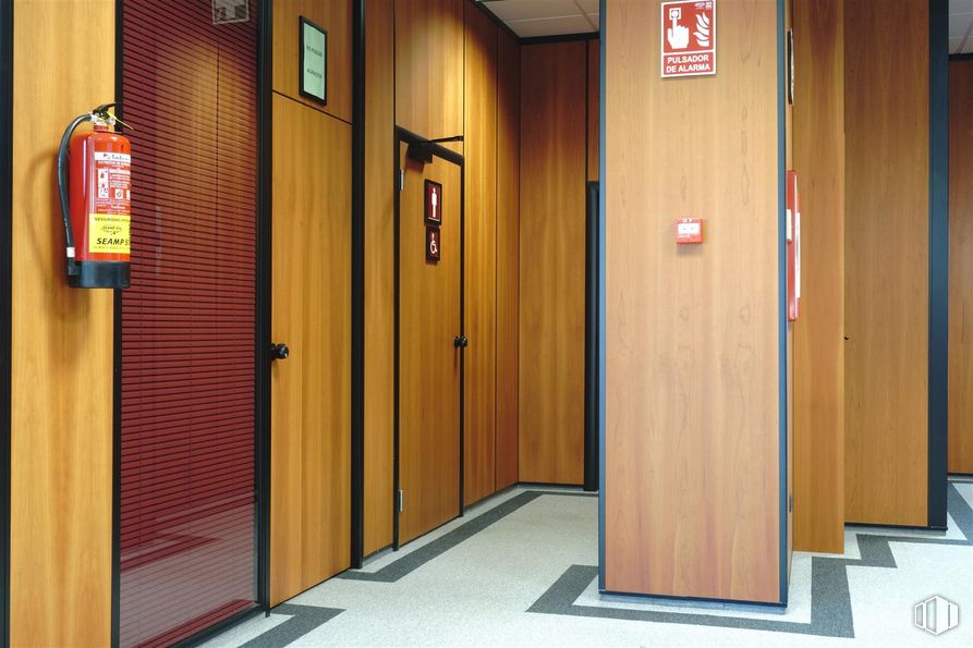 Oficina en alquiler en Calle Diego Marín Aguilera, 14, Leganés, Madrid, 28919 con productos envasados, propiedad, puerta, accesorio, madera, ámbar, pared, puerta corredera, suelos y barniz alrededor