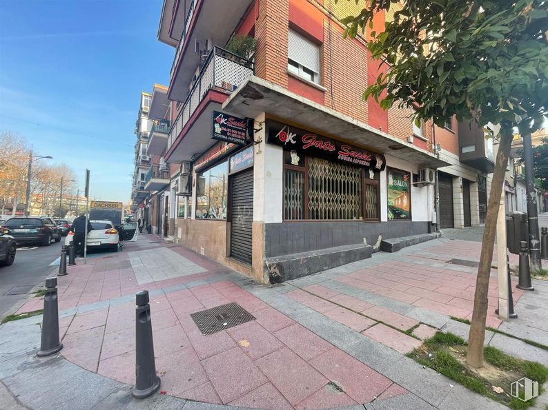 Retail for sale at Calle Arboleda, Getafe, Madrid, 28901 with car, building, plant, window, road surface, urban design, tree, asphalt, sidewalk and residential area around