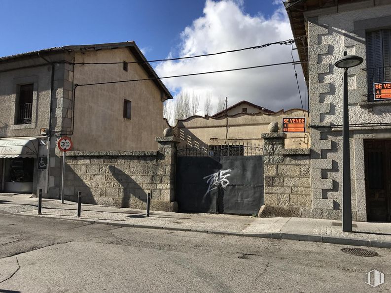 Land for sale at Calle Antonio Varela, Collado Villalba, Madrid, 28400 with cloud, sky, window, road surface, asphalt, neighbourhood, residential area, building, morning and rural area around