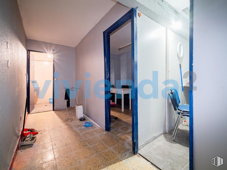 Local en venta en Calle Hermanos Machado, Ciudad Lineal, Madrid, 28017 con silla, mesa, propiedad, edificio, accesorio, interiorismo, casa, puerta, suelos y hall alrededor