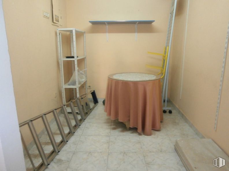 Retail for sale & for rent at Zona Sur, Ávila, 05002 with furniture, table, building, house, floor, wood, flooring, hardwood, plumbing fixture and fixture around