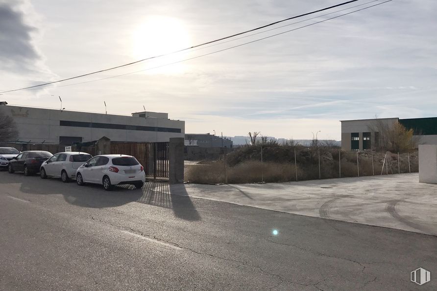 Suelo en venta en Poligono Industrial El Guijar, Arganda del Rey, Madrid, 28500 con coche, edificio, nube, luz de estacionamiento automotriz, cielo, vehículo, neumático, planta, vehículo de motor y iluminación automotriz alrededor