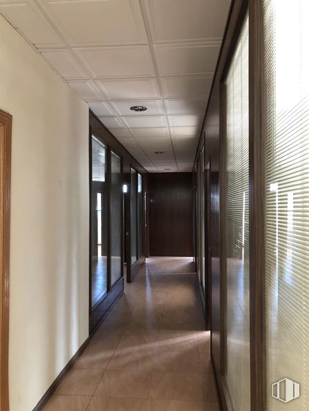 Industrial for sale at San Crispín - La Estación Consorcio, Colmenar Viejo, Madrid, 28770 with flooring, floor, wood, ceiling, interior design, lighting, tile flooring, hardwood, glass and hall around