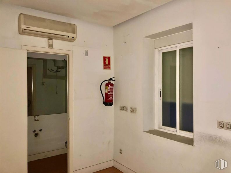 Local en venta en Calle Fuente del Berro,  35, Salamanca, Madrid, 28009 con alumbrado, ventana, accesorio, asa, madera, puerta, suelos, pintura, cerrojo muerto y puerta de casa alrededor