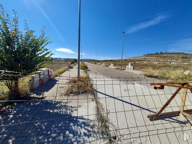 Land for sale at Calle Poseidón, Ontígola, Toledo, 45340 with land lot, electricity, public utility, pole, soil, overhead power line, wire fencing, wire, fence and trail around