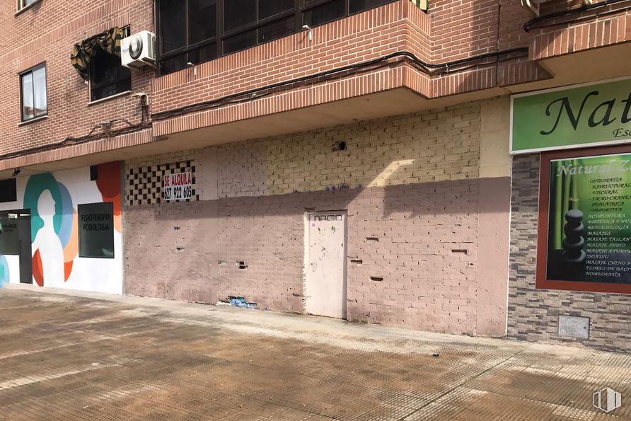 Retail for sale & for rent at Calle Zuloaga, 1, Talavera de la Reina, Toledo, 45600 with window, building, brick, brickwork, wood, road surface, wall, facade, tints and shades and road around