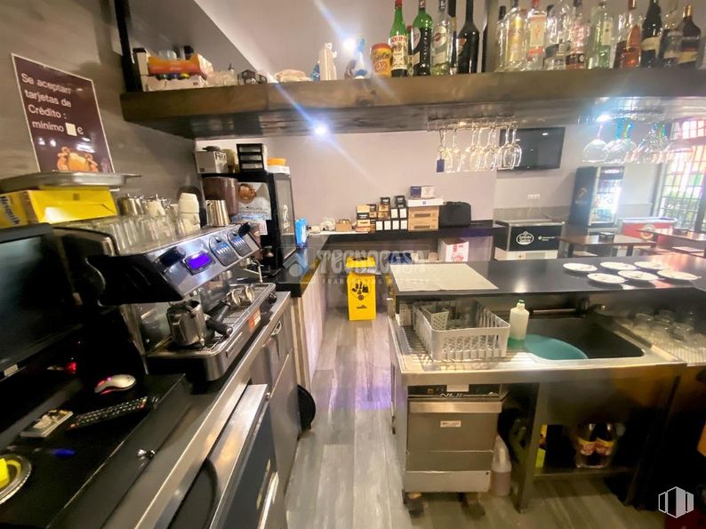 Local en venta en Avenida Olímpica, Móstoles, Madrid, 28935 con cocina, encimera, interiorismo, edificio, diseño automovilístico, cocina, aparato de cocina, ebanistería, barware y máquina alrededor