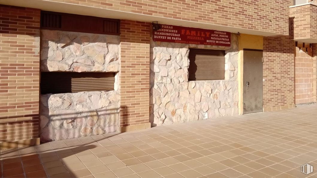 Retail for sale at Calle Mago de Oz, Guadalajara, 19005 with door, wood, shade, floor, flooring, brickwork, building material, brick, road surface and landscape around