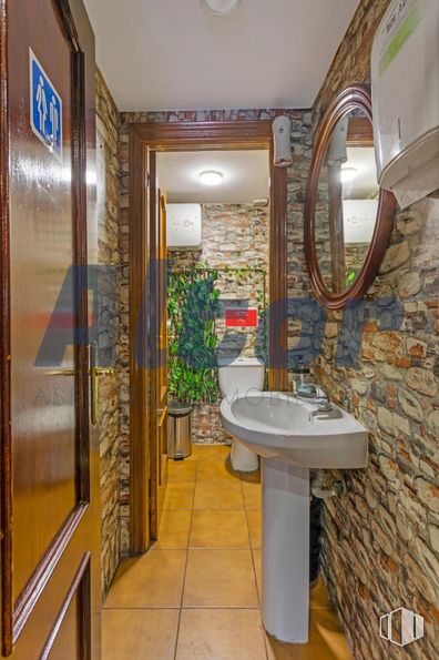 Local en venta en Calle Porto Lagos, Alcorcón, Madrid, 28924 con fregadero, espejo, grifo, accesorios de fontanería, lavabo, planta, cuarto de baño, alumbrado, interiorismo y edificio alrededor