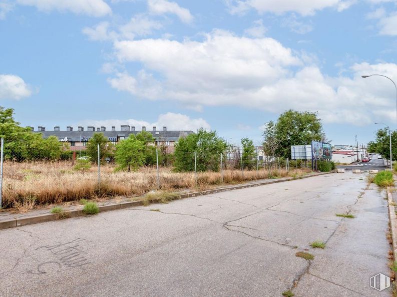 Land for sale at Calle Enero, 22, San Blas - Canillejas, Madrid, 28022 with cloud, plant, sky, street light, tree, road surface, asphalt, land lot, urban design and cumulus around