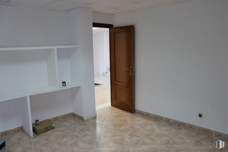 Oficina en alquiler en Plaza Moro Almanzor, 6, Rivas-Vaciamadrid, Madrid, 28529 con puerta, accesorio, madera, pasillo, suelo, piso, madera, puerta de casa, edificio y techo alrededor