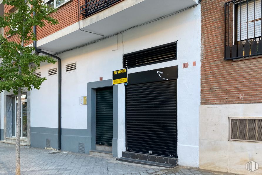 Local en venta en Calle Rey, 63, Aranjuez, Madrid, 28300 con ventana, puerta, accesorio, edificio, madera, superficie de carretera, barrio, sombra, árbol y área residencial alrededor