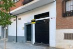 Retail for sale at Calle Rey, 63, Aranjuez, Madrid, 28300 with window, door, fixture, building, wood, road surface, neighbourhood, shade, tree and residential area around