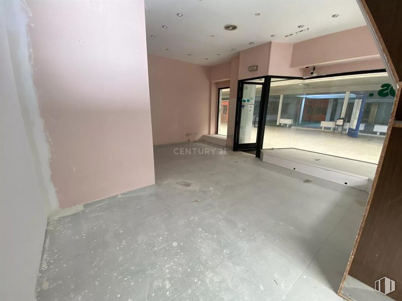 Retail for sale & for rent at Calle Cañadilla, Las Rozas de Madrid, Madrid, 28230 with door, fixture, floor, flooring, composite material, hall, ceiling, glass, building material and concrete around