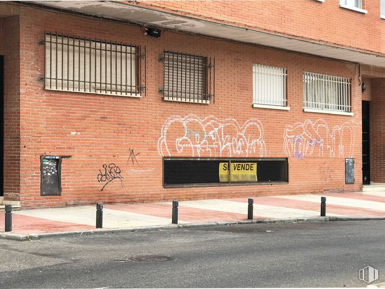 Local en venta en Calle Olivo, 9, Humanes de Madrid, Madrid, 28970 con ventana, edificio, ladrillo, accesorio, albañilería, material de construcción, madera, fuente, fachada y superficie de carretera alrededor