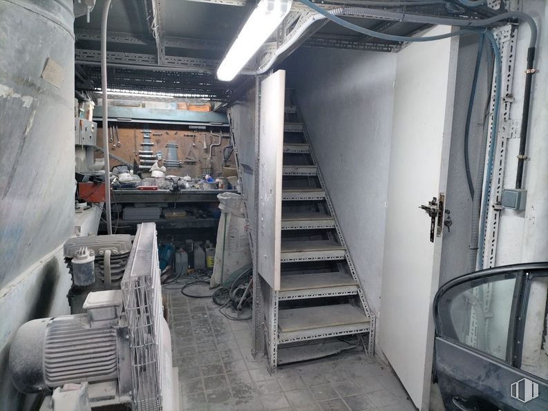 Industrial for sale at Calle Felix Lopez, Carabanchel, Madrid, 28025 with building, stairs, engineering, automotive design, machine, ladder, door, metal, curtain and house around