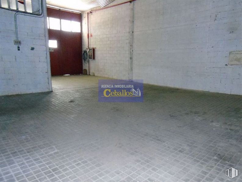 Industrial for sale at Calle Lepanto, Guadalajara, 19004 with door, road surface, asphalt, window, floor, flooring, composite material, gas, sidewalk and concrete around