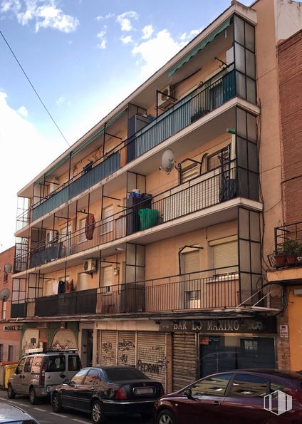 Local en venta en Calle Esperanza Macarena, 36, Villaverde, Madrid, 28021 con coche, edificio, neumático, cielo, rueda, nube, ventana, vehículo, placa de matrícula del vehículo y diseño urbano alrededor