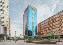 Office for rent at Edificio Alfredo Mahou, Plaza Manuel Gómez Moreno, 2, Tetuán, Madrid, 28020 with building, cloud, sky, daytime, skyscraper, property, tower block, condominium, urban design and cityscape around