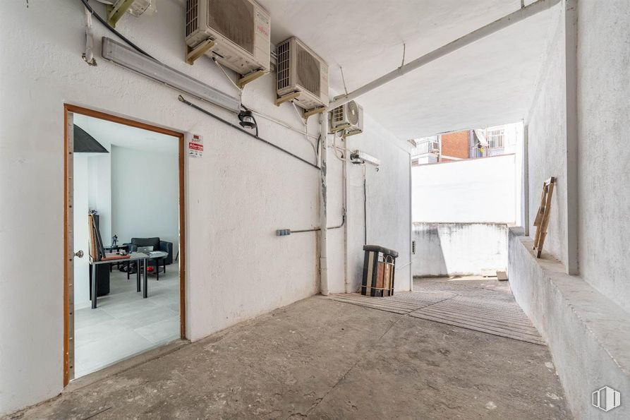 Local en venta en Calle Vereda del Carmen, 21, Ciudad Lineal, Madrid, 28017 con edificio, madera, interiorismo, suelo, suelos, hall, accesorio, techo, arte y puerta alrededor