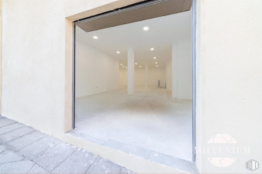 Local en venta en Zona Centro, San Fernando de Henares, Madrid, 28830 con espejo, rectángulo, accesorio, exterior del automóvil, suelos, hall, madera, material compuesto, fachada y sombra alrededor