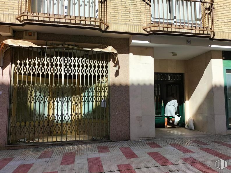 Local en venta en Travesía Colombia, Toledo, 45004 con ventana, propiedad, alumbrado, arquitectura, edificio, interiorismo, pared, línea, sombra y fachada alrededor