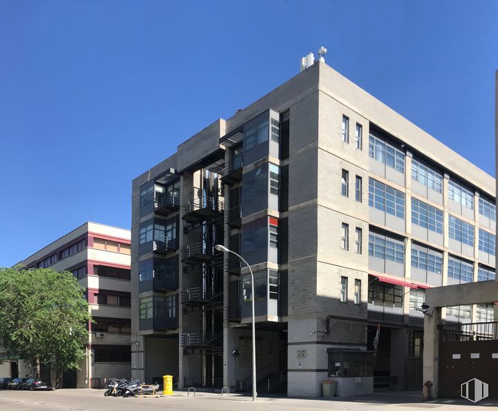 Oficina en alquiler en Calle Julián Camarillo, San Blas - Canillejas, Madrid, 28037 con edificio, cielo, propiedad, ventana, diseño urbano, condominio, árbol, bloque de torre, casa y propiedad material alrededor