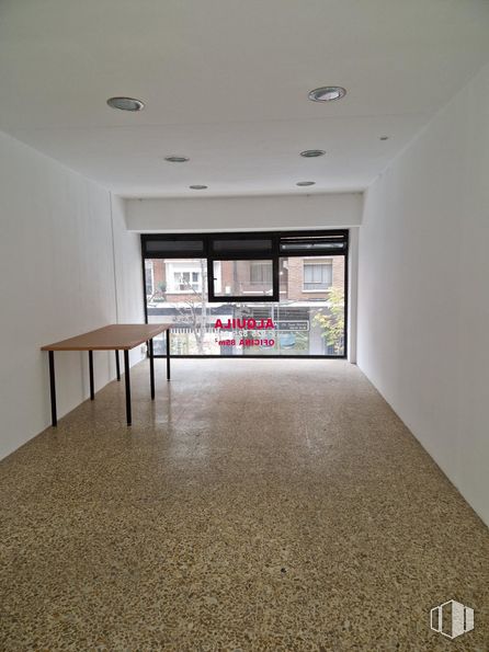 Office for rent at Calle Muñoz Urra, 7, Talavera de la Reina, Toledo, 45600 with table, hall, fixture, window, flooring, floor, wood, ceiling, hardwood and event around