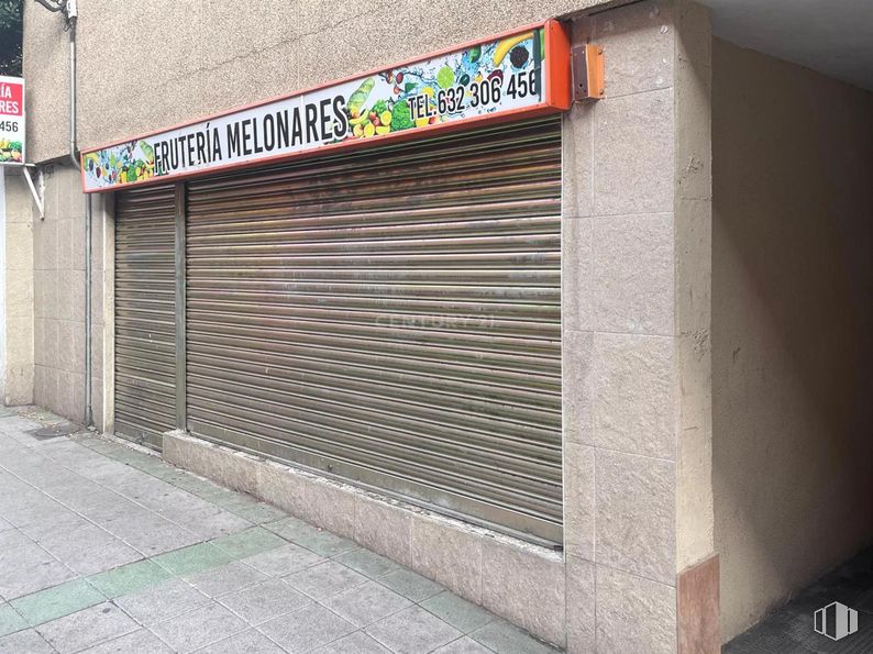 Retail for sale at Casco antigüo, Galapagar, Madrid, 28260 with road surface, asphalt, fixture, wood, composite material, gas, facade, sidewalk, road and font around