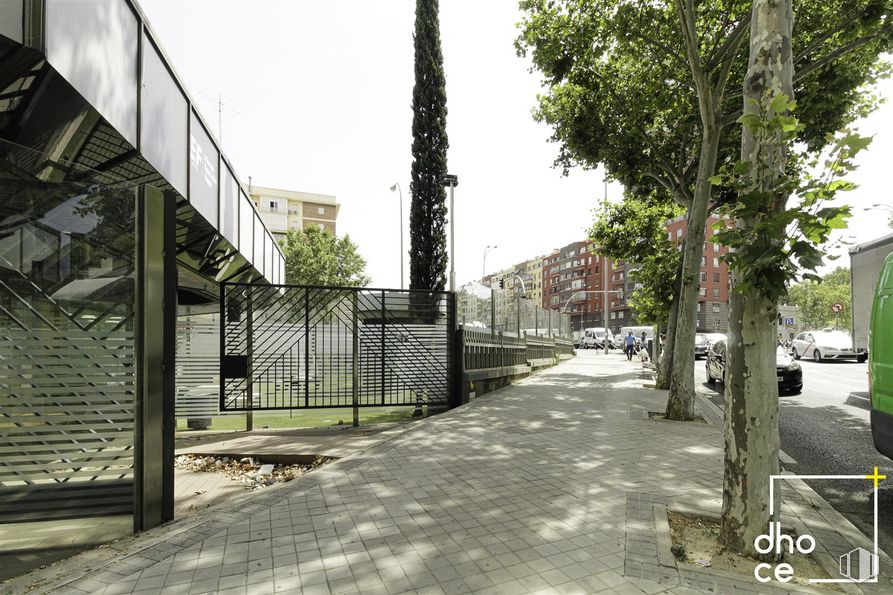 Local en alquiler en Calle María de Molina, 41-43, Chamartín, Madrid, 28006 con edificio, planta, cielo, superficie de la carretera, asfalto, árbol, diseño urbano, acera, sombra y zona residencial alrededor