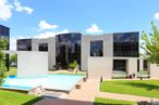 Office for rent at Edificio L, Calle Caléndula, 93, Alcobendas, Madrid, 28100 with building, furniture, cloud, sky, daytime, plant, interior design, tree, shade, grass and urban design around