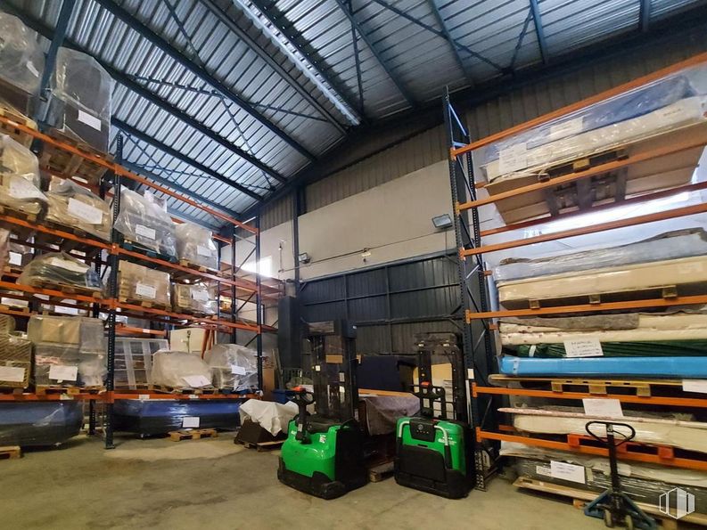 Industrial for sale at Calle Maestro Constructor, Yuncler, Toledo, 45529 with luggage & bags, motor vehicle, building, wood, engineering, beam, industry, factory, machine and electricity around