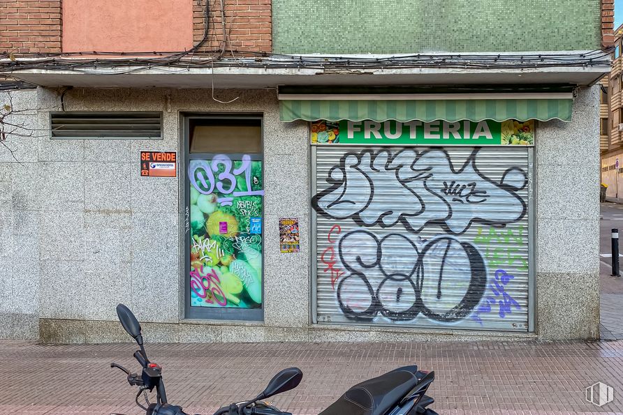 Retail for sale at Avenida Marqués de Corbera, Ciudad Lineal, Madrid, 28017 with azure, building, window, font, line, neighbourhood, art, door, wall and paint around