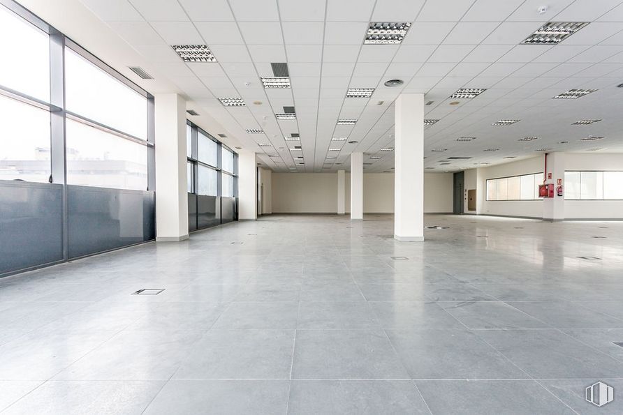 Oficina en alquiler y venta en Calle Gobelas, 11, Moncloa - Aravaca, Madrid, 28023 con ventana, accesorio, hall, suelo, suelos, propiedad material, vidrio, techo, edificio y evento alrededor