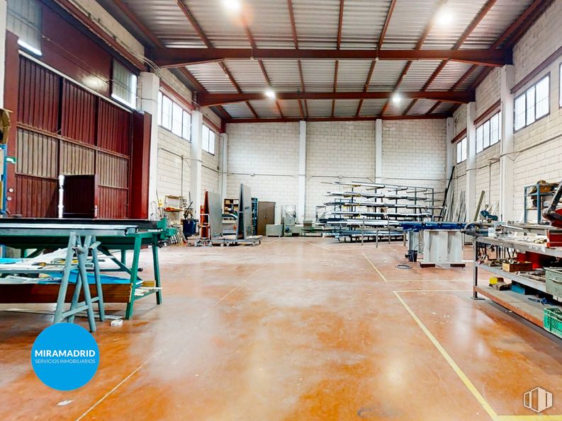 Nave en venta en Polígono Industrial Paracuellos del Jarama, Paracuellos de Jarama, Madrid, 28860 con suelos, madera, suelo, techo, alumbrado, metal, estantería, almacén, hall y ingeniería alrededor