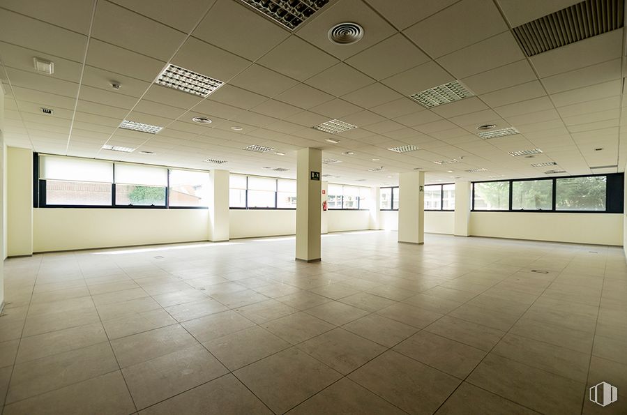 Oficina en alquiler y venta en Edificio Antares, Calle Industrias, 4, Alcorcón, Madrid, 28923 con ventana, accesorio, pasillo, suelo, piso, techo, evento, vidrio, espacio y edificio alrededor