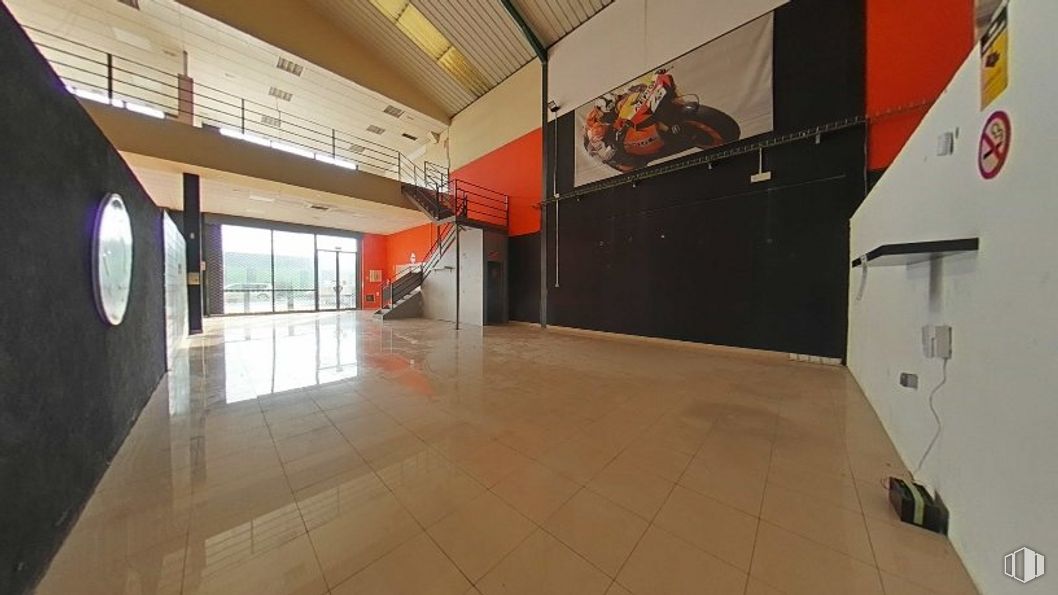 Industrial for sale at Calle Estaño, s/n, Illescas, Toledo, 45200 with window, flooring, floor, hall, building, vehicle, ceiling, wood, automotive design and event around