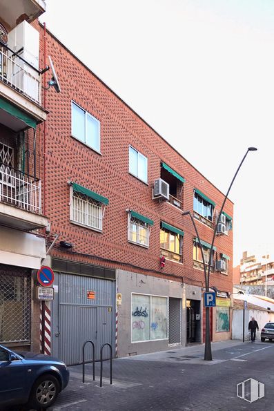 Local en venta en Calle Colón, 20, Alcorcón, Madrid, 28921 con coche, neumático, ventana, edificio, rueda, cielo, vehículo, luz de la calle, arquitectura y diseño urbano alrededor